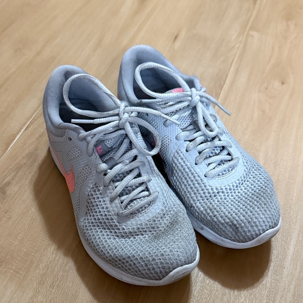 Nike Women's Athletic Shoes in Gray and Pink